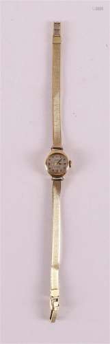 Une montre-bracelet de femme Prisma dans un boîtier en