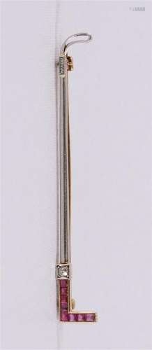 Broche en or 14 kt 585/1000 et platine en forme de bâto