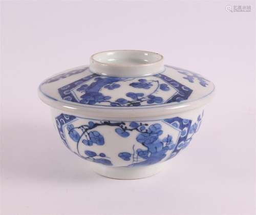 Jarre à couvercle en porcelaine bleue et blanche, Chine