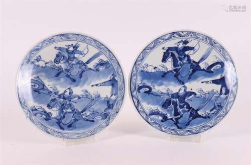 Paire d'assiettes en porcelaine bleue et blanche, Chine