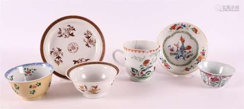 Lot de tasses et soucoupes en porcelaine de Chine, Chin