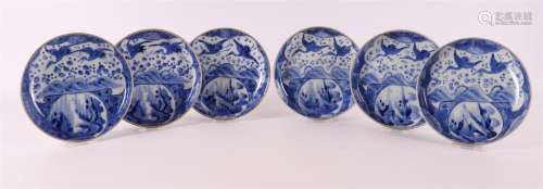 Série de six plats en porcelaine bleue et blanche, Japo