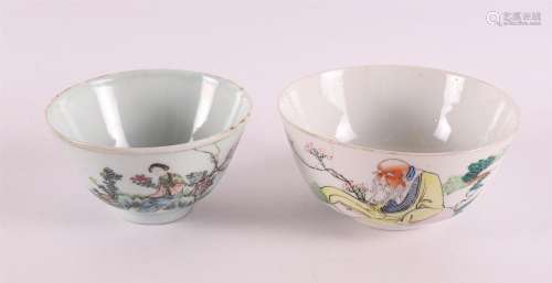 Deux bols en porcelaine sur pied anneau, Chine 19e et 2