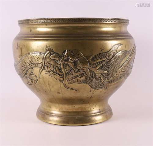 Cache-pot en bronze, Japon, Meiji, 19e siècle. Décorati