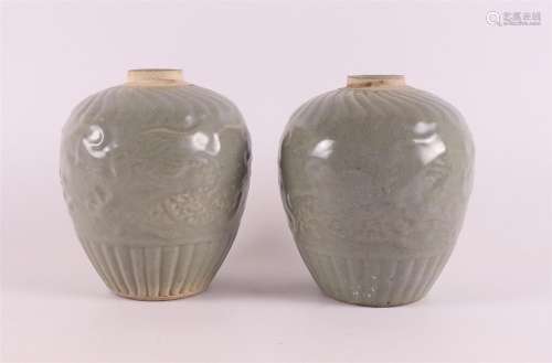 Paire de vases en porcelaine émaillée céladon, Chine, 2