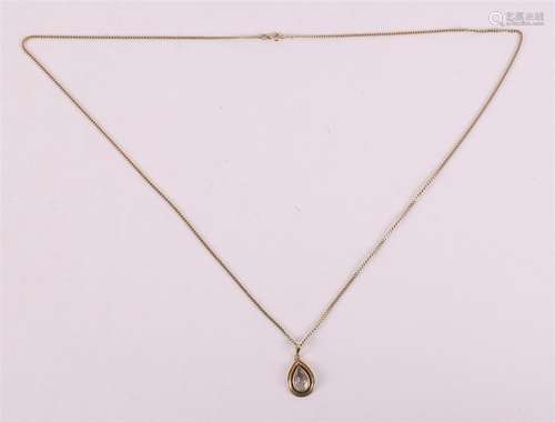 Collier en or jaune 14 kt 585/1000, 8,4 grammes, sur un