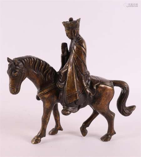Dignitaire à cheval en bronze patiné brun, Chine, 20e s