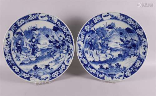 Paire de plats en porcelaine bleue et blanche, Chine, 1