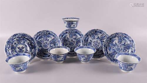 Série de cinq bols et plats en porcelaine bleue et blan