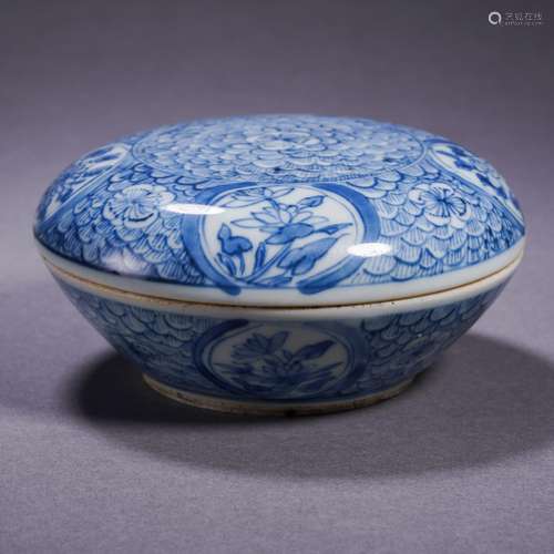 A Blue and White Paste Box with Cover