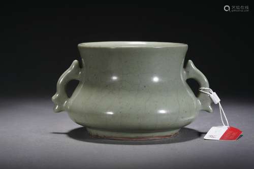 A Celadon Glaze Bombe Censer