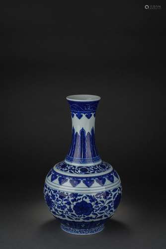 Chinese blue and white glazed porcelain vase, Xuantong