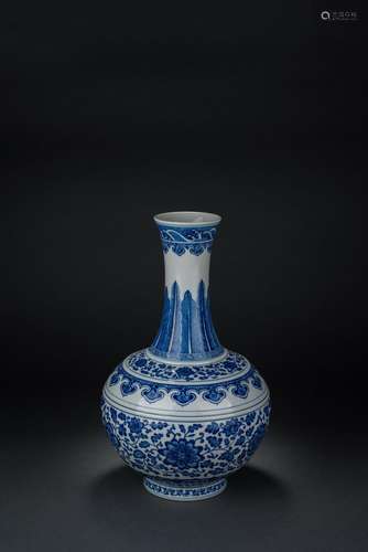 Chinese blue and white glazed porcelain vase, 19th