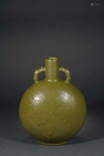 Chinese tea glazed porcelain bottles, 17th century