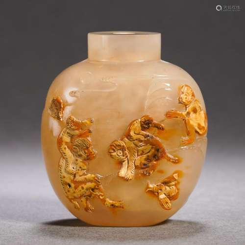 A Carved Agate Snuff Bottle