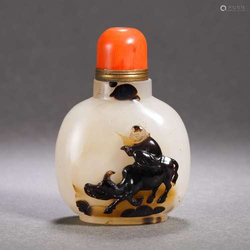 A Carved Agate Snuff Bottle