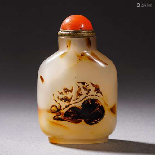 A Carved Agate Snuff Bottle