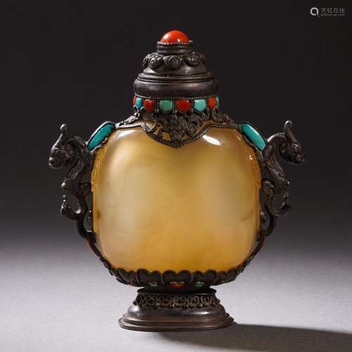 A Hardstones Decorated Agate Snuff Bottle