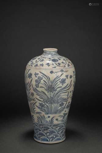 Chinese blue and white glazed porcelain vase, Ming