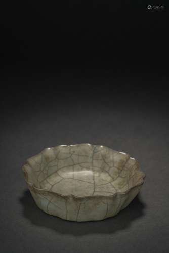 Chinese porcelain washing with natural cracks, Song