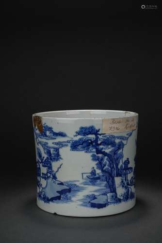 Chinese blue and white glazed porcelain pen holder, 17th