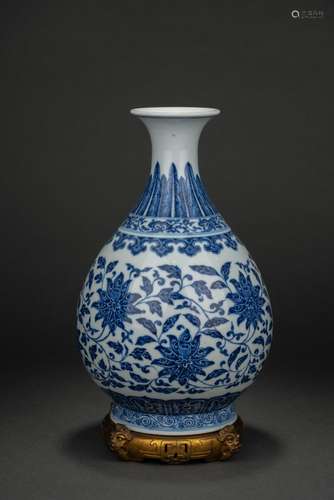 Chinese blue and white glazed porcelain vase, Qing