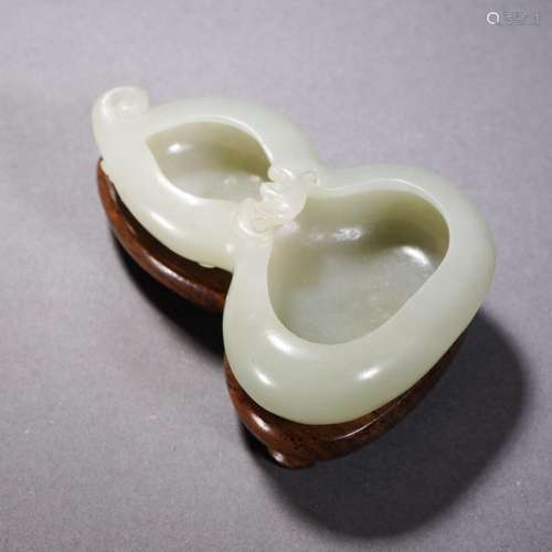 A Carved White Jade Double Gourds Washer