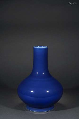 Chinese blue glazed porcelain vase, 19th