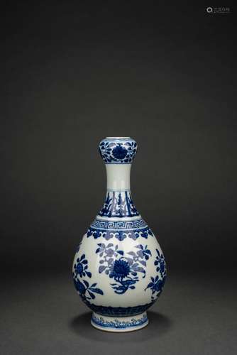 Chinese blue and white glazed porcelain vase, 18th