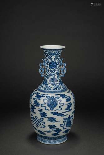 Chinese blue and white glazed porcelain vase, 18th