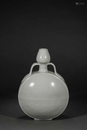 Chinese sweet white glazed porcelain vase, Ming