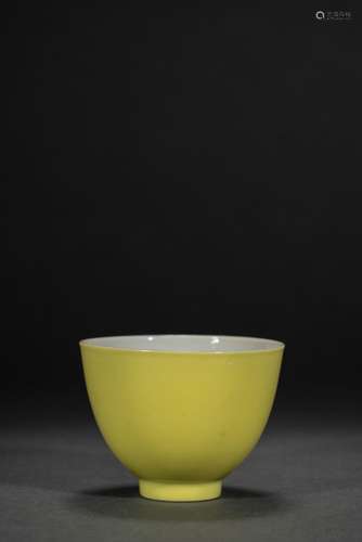 Chinese yellow glazed porcelain cup, Qing