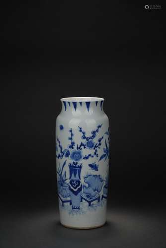 Chinese blue and white glazed porcelain vase, 17th