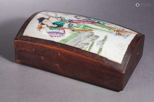 A Famille Rose Panel Inlaid Box