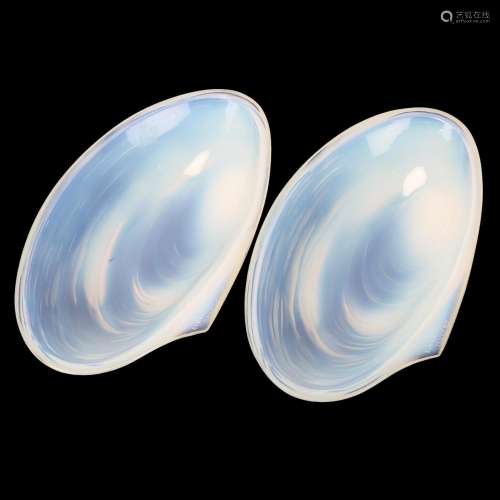 Pair of Sabino opalescent glass shell dishes, length 18cm
