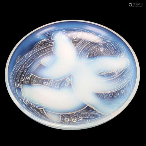 Pierre D'Avesn opalescent glass carp design bowl, diamet...