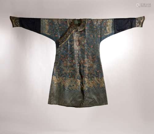 CHINE - Époque QIANLONG (1736 - 1795).<br />
Robe jifu en so...