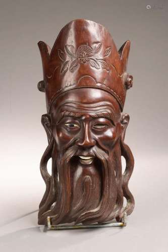 CAMBODGE - XXe siècle. <br />
Masque en bois sculpté représe...