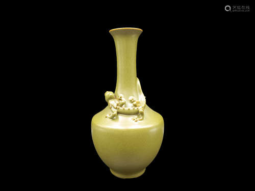 乾隆年制款茶叶沫釉堆塑螭龙瓶