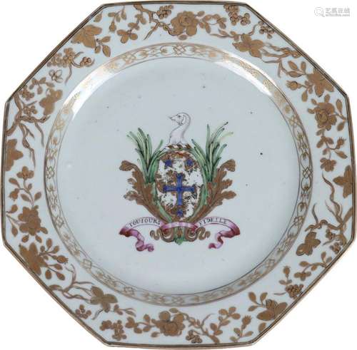 ASSIETTE en porcelaine de la Compagnie des Indes. CHINE, Qia...