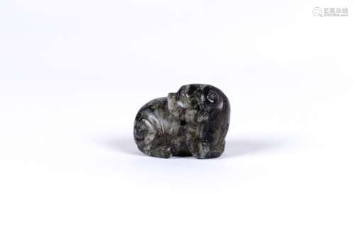 CHIEN DE FÔ en jade . CHINE, dynastie Ming (1368-1644). Couc...