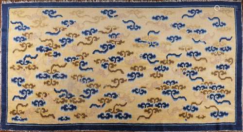 TAPIS chinois (chaîne et trame en coton, velours en laine), ...