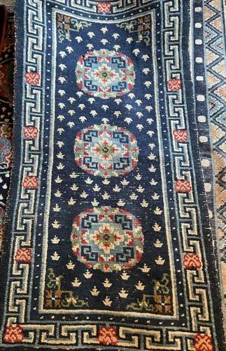 TAPIS tibétain (chaîne et trame en coton, velours en laine),...