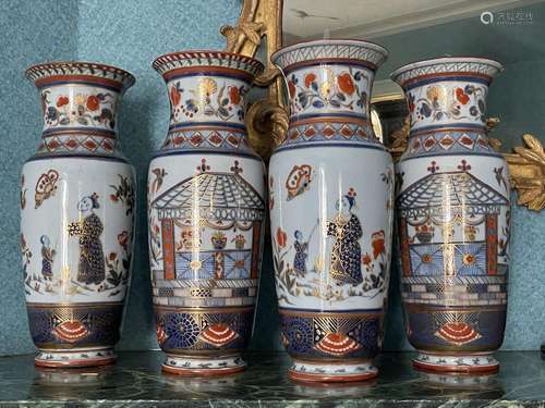 BAYEUX période de LANGLOIS vers 1830 : SUITE DE QUATRE VASES...