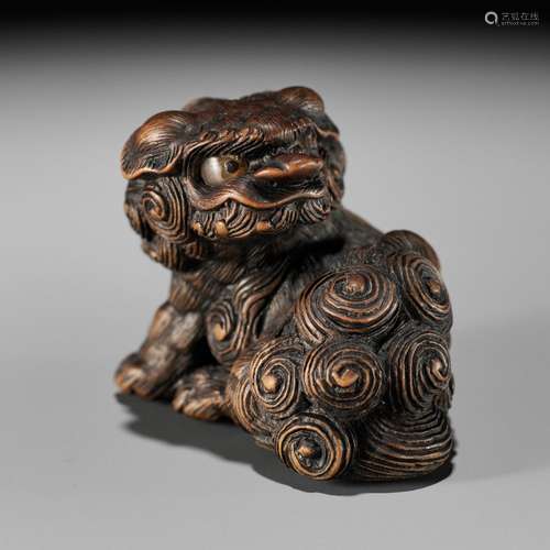 【†】 TOYOKAZU: A FINE TANBA SCHOOL WOOD NETSUKE OF A SHISHI