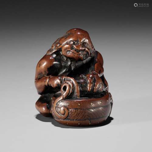 GYOKUMIN: A FINE AND RARE NAGOYA SCHOOL WOOD NETSUKE OF RAIJ...