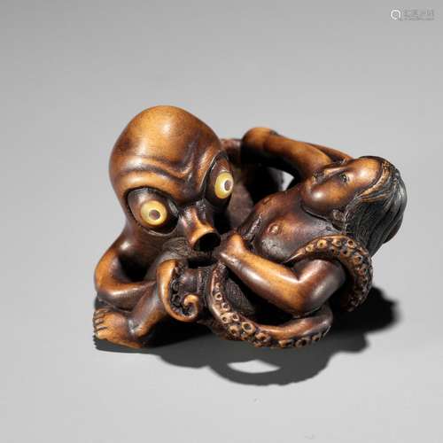 【†】 A SUPERB WOOD NETSUKE OF AN AMA STRUGGLING WITH AN OCTOP...