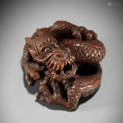 【†】 HARUMITSU: AN IMPRESSIVE WOOD NETSUKE OF A COILED DRAGON