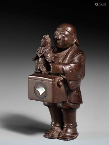 【†】 SOZAN: A VERY FINE SO SCHOOL WOOD NETSUKE OF A PUPPETEER