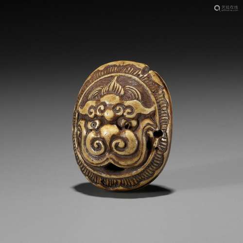 【†】 KOKUSAI: A STAG ANTLER RYUSA MANJU NETSUKE DEPICTING A R...